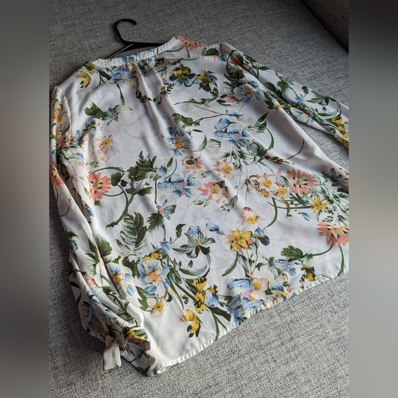 Violet & Claire Floral Top - Picture 6 of 9